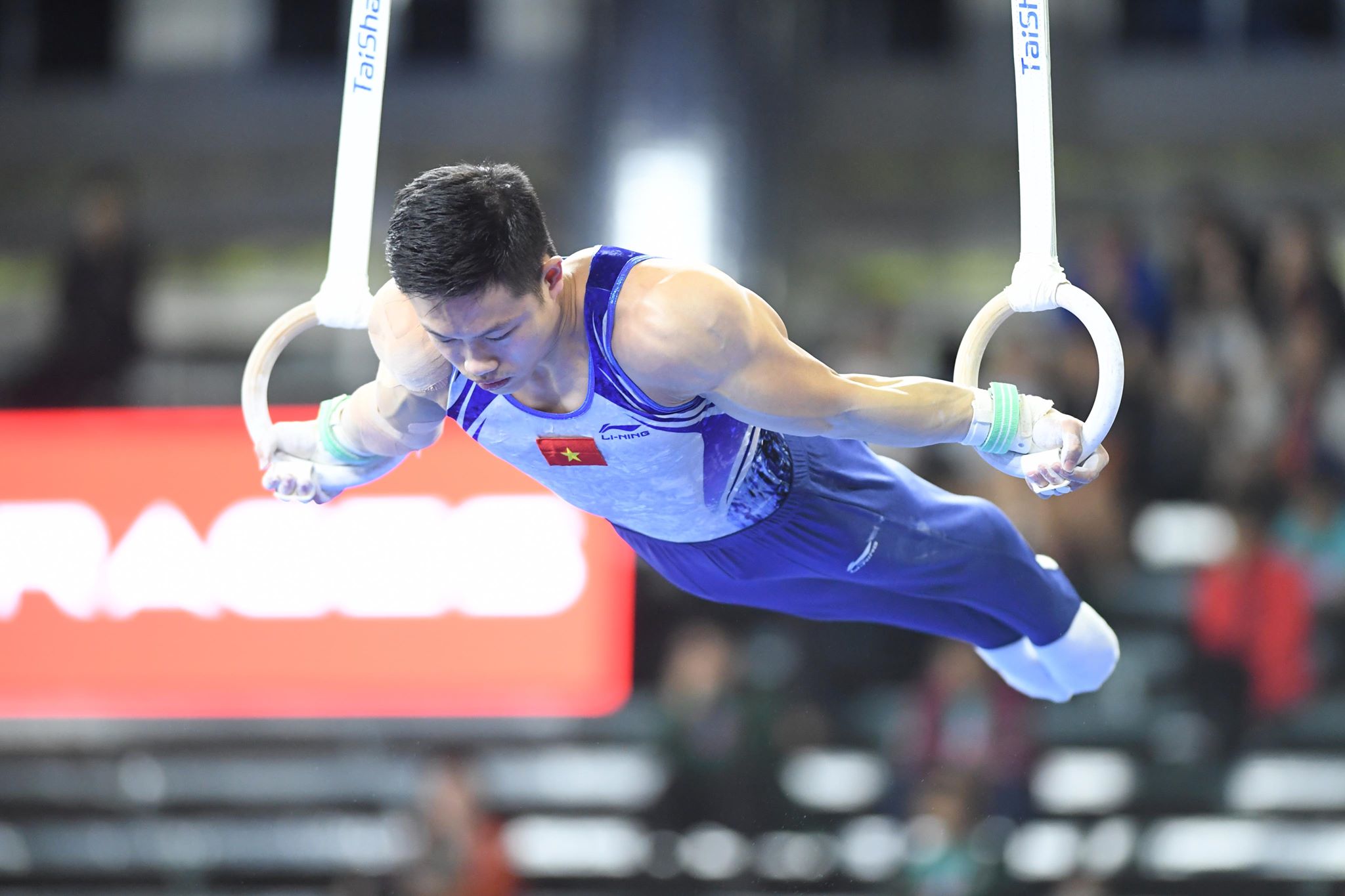 VĐV đoàn quân đội bảo vệ thành công HCV ở môn thể dục dụng cụ